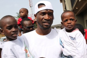 psquare at the orphanage (3) Peter is such a natural with kids