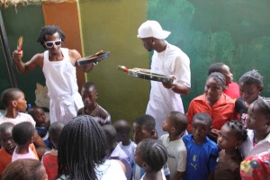 the twins paint (6) Tell me who made it possible?