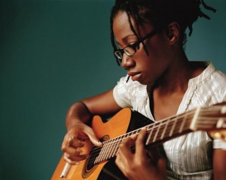 Asa 1 Singer Asa will like you to know that 'she is not gay!'