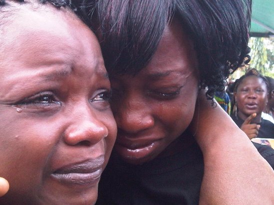The Family Mourns as the Casket arrives (18)