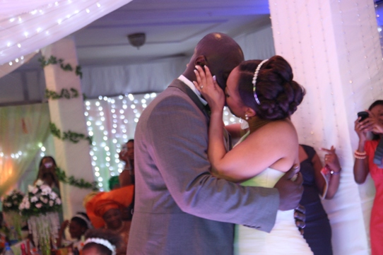 sammie wedding kisses (11)