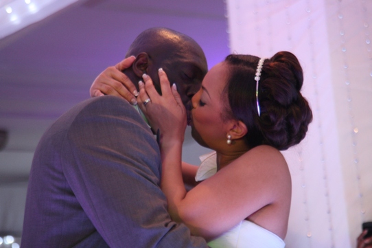 sammie wedding kisses (2)