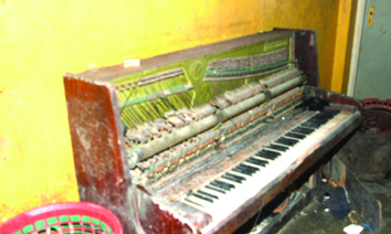 Fela's dilapidated piano surely misses his fingers...