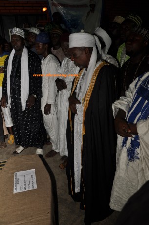 Prayer session on the corpse