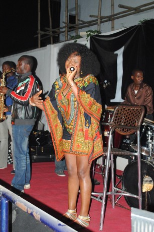 Omawumi thrills the crowd