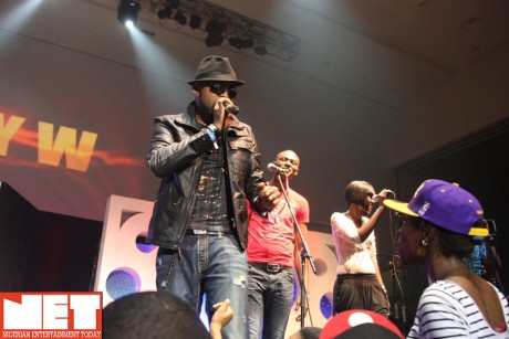 Banky W thrills the girls